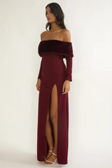 Vestido largo Noella con hombros descubiertos y ribete de piel - Vino