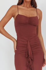 Vestido midi con volantes en cascada Kamilah, color granate