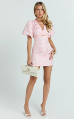 Minivestido Diana - Vestido jacquard de manga corta con aberturas en rosa claro