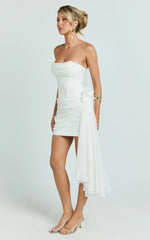Minivestido Riley - Vestido tubo con corsé drapeado sin tirantes en blanco