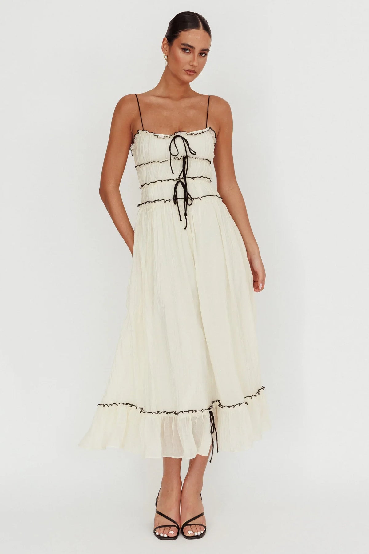 Vestido largo con lazo en color crema de Maidens