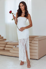 Vestido sin tirantes de encaje "Must Be Love" blanco roto