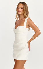 Minivestido Kenna - Vestido com Busto Franzido e Cintura Franzida na Cor Off-White