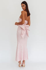 Vestido maxi rosa Melty Kisses con lazo en la espalda