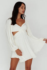 Vestido curto Miraya com torção e mangas bufantes branco
