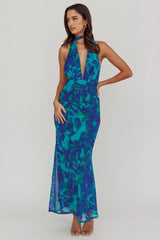 Vestido largo con cuello halter Italia Azure, azul abstracto