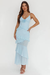 Vestido maxi azul Marlie con rosetones y volantes