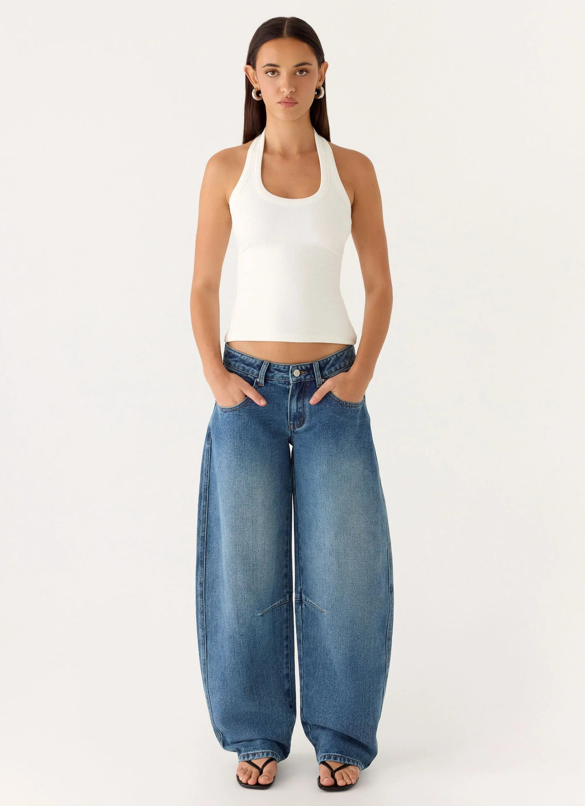 Calça Jeans Stevie de Cintura Baixa e Pernas com Modelagem Barrel - Azul Médio