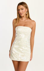 Minivestido Zola - Vestido de lentejuelas sin tirantes con silueta A en color perla