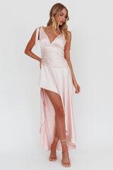 Vestido Aquila de bajo asimétrico y hombros anudados color rosa claro