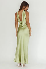 Vestido largo Damsel con escote halter invertido color pistacho