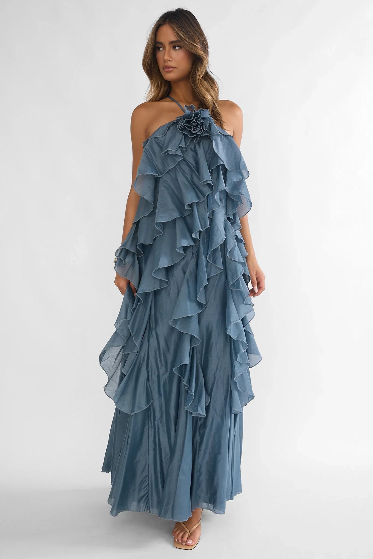 Vestido longo Oceara com alças finas e babados azul-ardósia