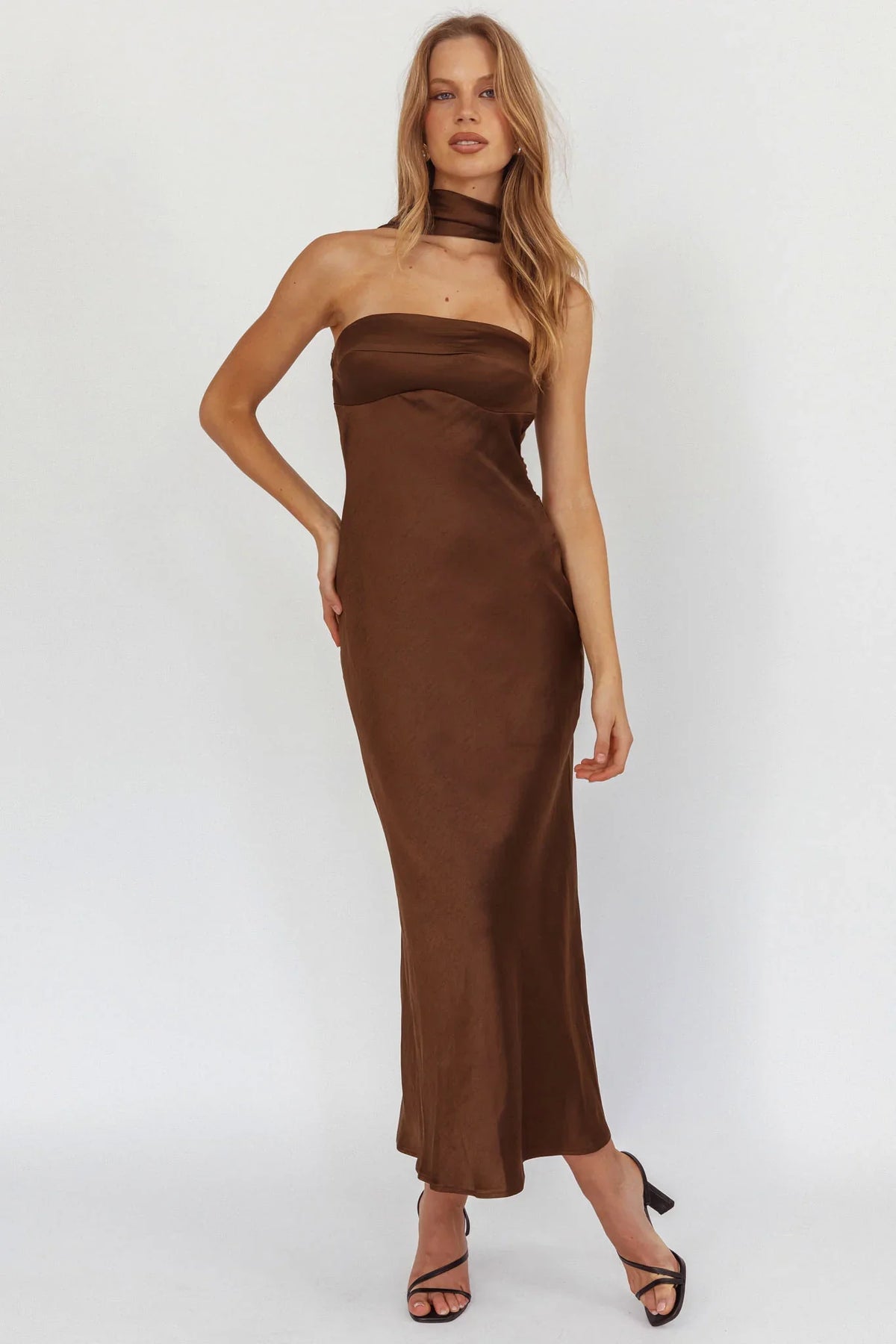 Vestido Maxi Halter Reverso Cetim Chocolate Damsel