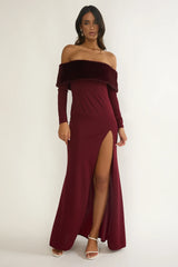 Vestido largo Noella con hombros descubiertos y ribete de piel - Vino