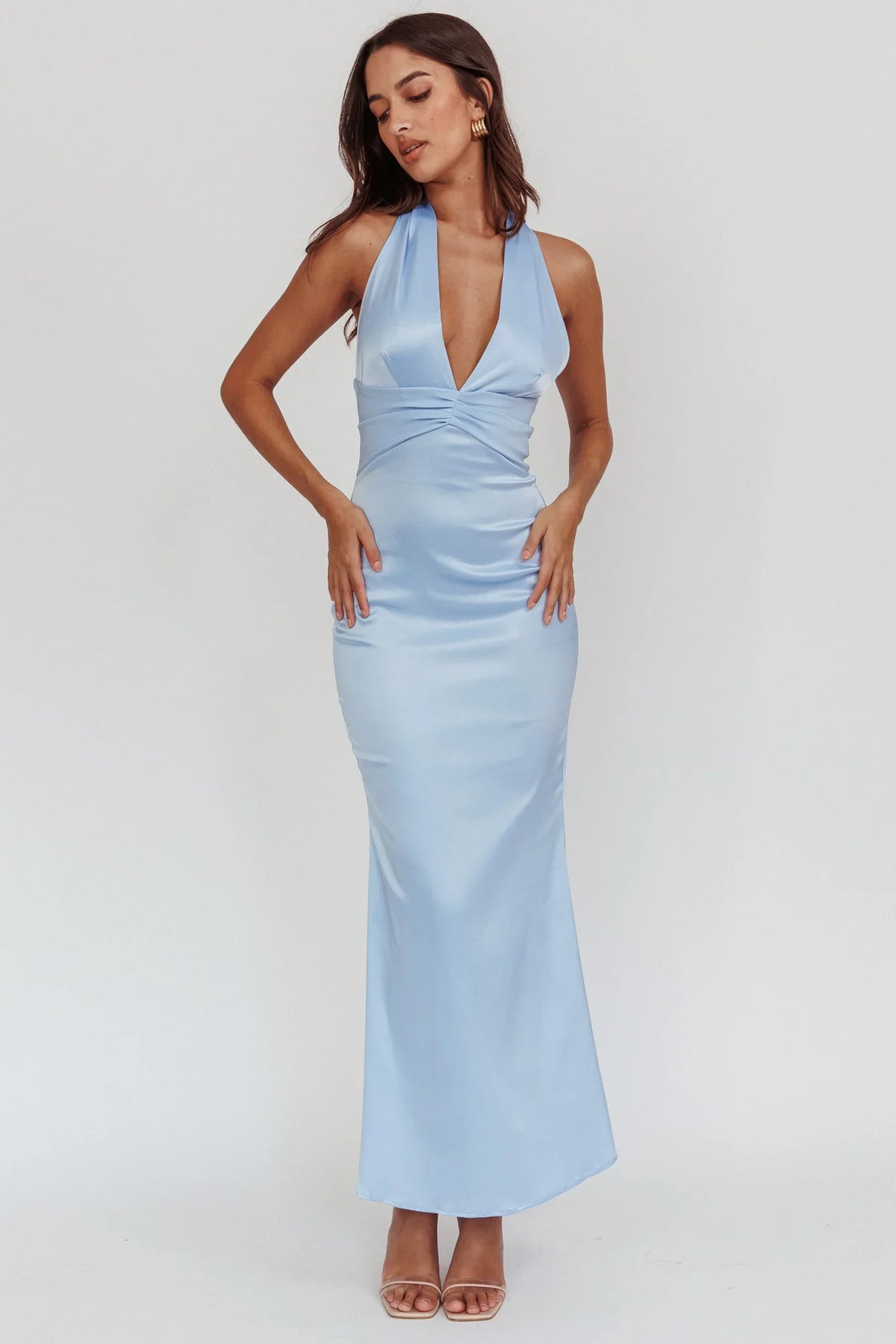 Vestido largo de cuello halter con corpiño plisado Italia Azure Azul claro