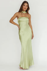 Vestido largo Damsel con escote halter invertido color pistacho