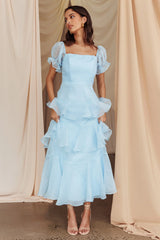 Vestido midi azul Delwynn con mangas abullonadas y capas