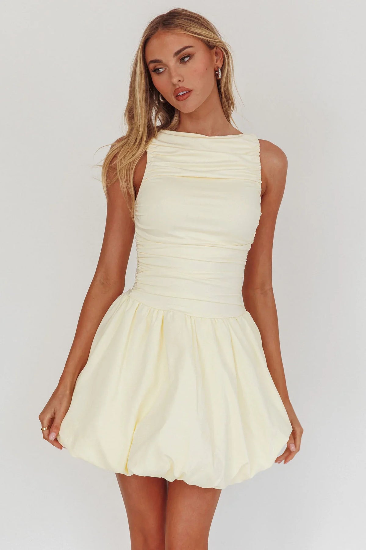Vestido Mini Dalayla Sem Mangas com Saia Balão Cor Manteiga