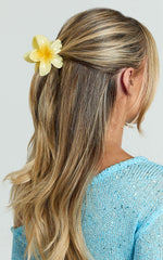 Presilha de cabelo Olga – Presilha de flor em amarelo