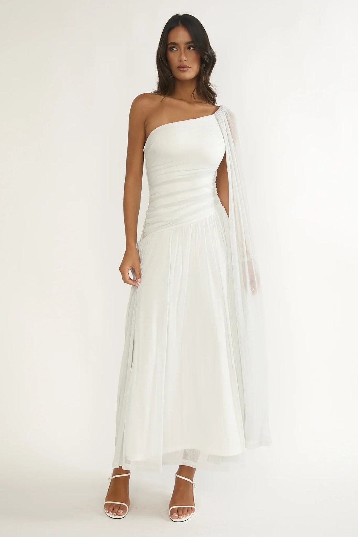 Vestido longo drapeado de um ombro Zorina prateado