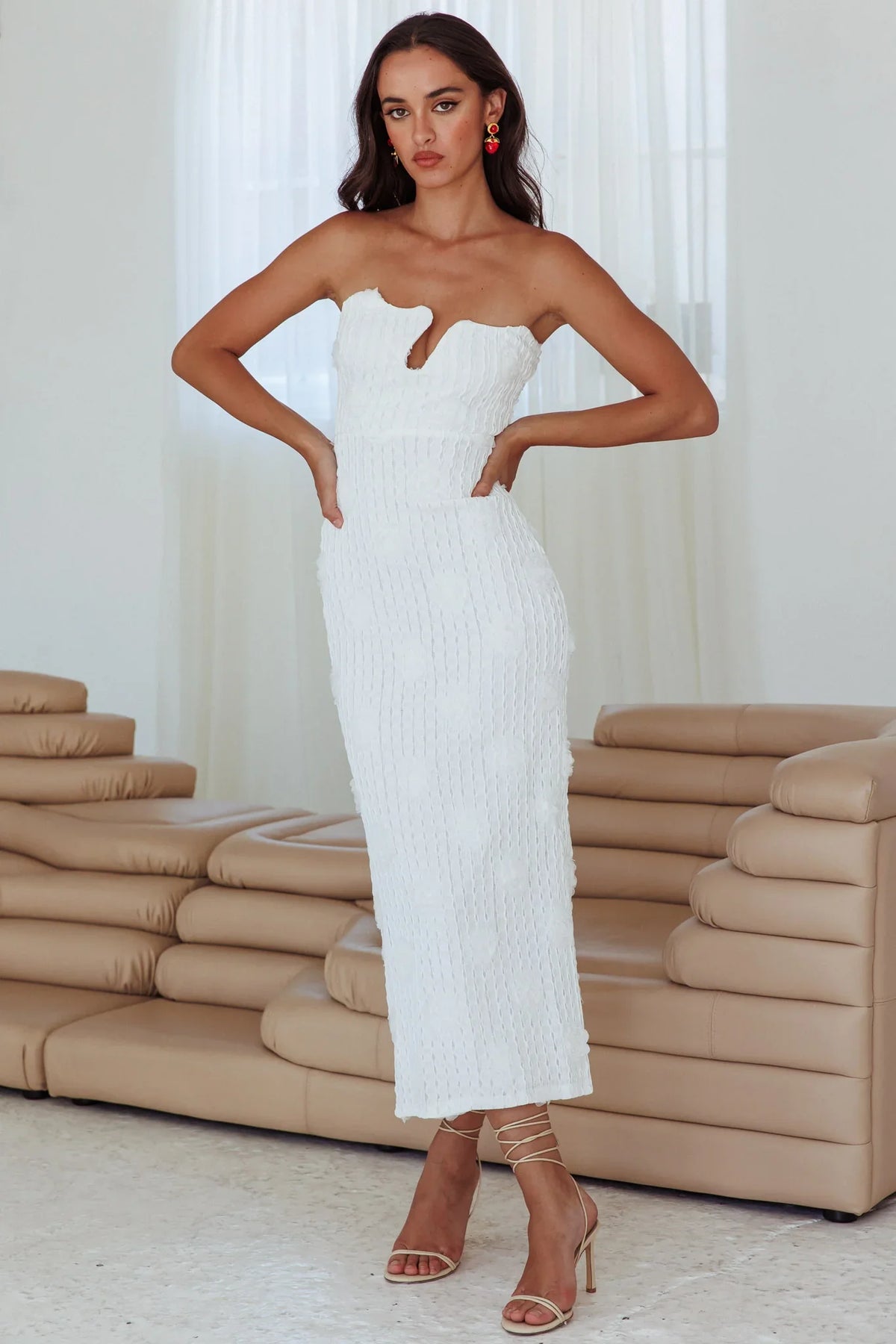 Vestido midi blanco sin tirantes con textura floral Horizon