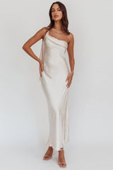 Vestido maxi Carmel asimétrico con lazo champán