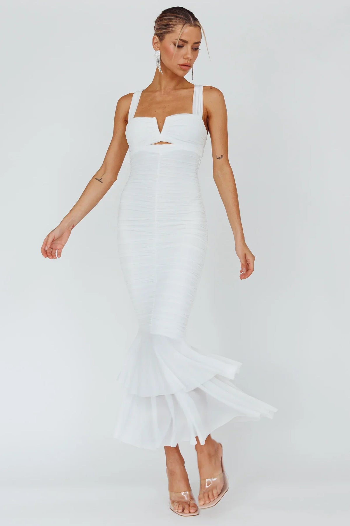 Vestido maxi blanco de cola de pez fruncido Nadia
