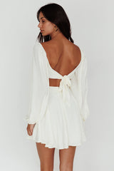 Vestido curto Miraya com torção e mangas bufantes branco