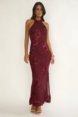 Vestido Maxi Shana com Decote Halter e Adereços - Vinho