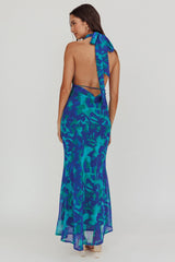 Vestido largo con cuello halter Italia Azure, azul abstracto