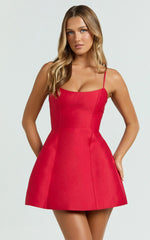 Minivestido Carolina - Vestido con panel de escote redondo en rojo