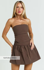 Minivestido Donatella – Vestido Tomara que Caia com Cintura Baixa na Cor Chocolate