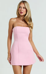 Minivestido Catharine - Vestido sin tirantes de corte A en rosa