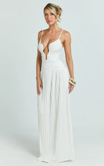 Vestido longo Hathaway - Vestido plissado com decote em U na cor marfim