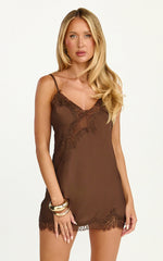 Top Ava - Camisola Longa com Acabamento em Renda na Cor Chocolate