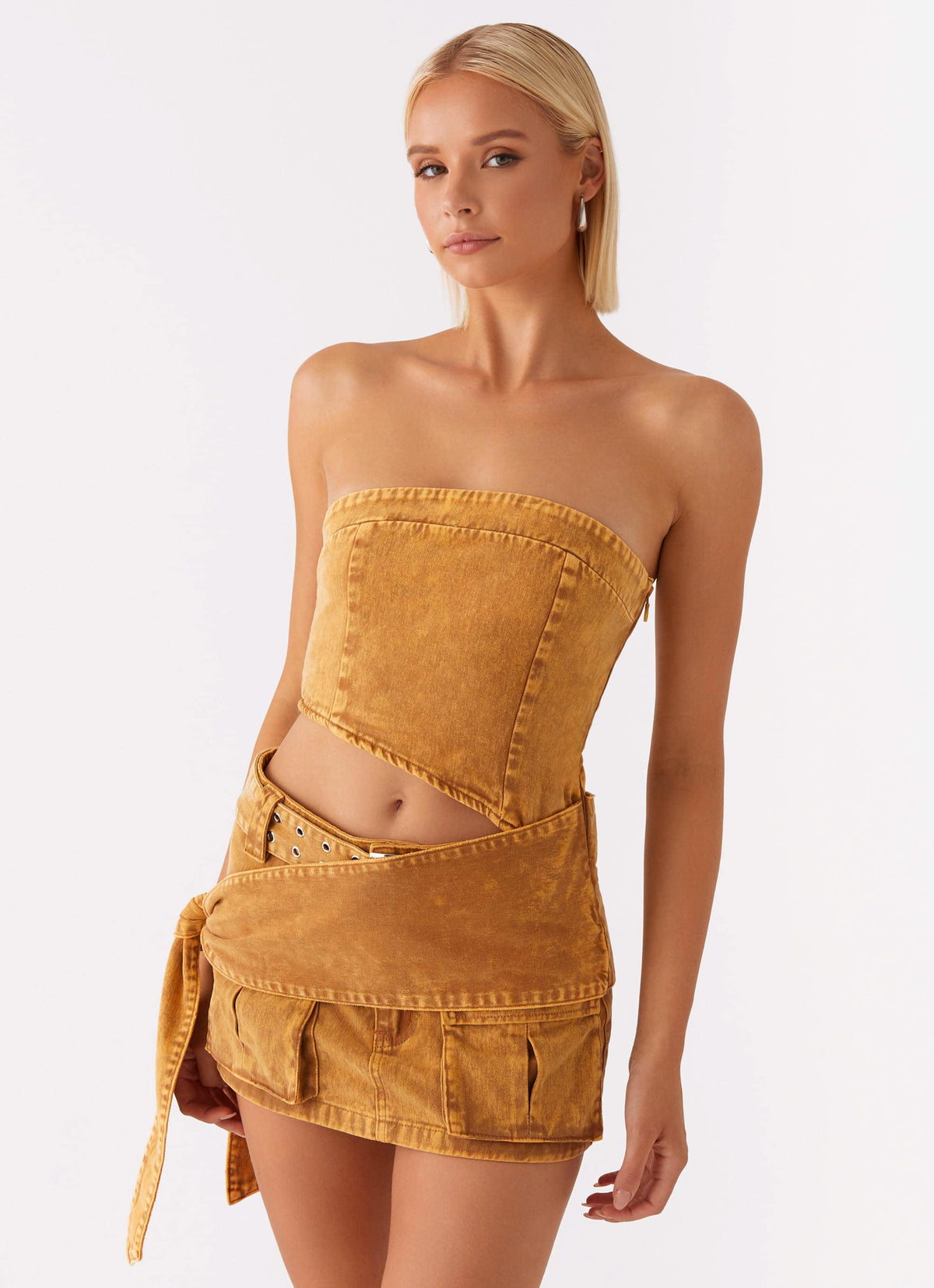 Top Cropped Tomara que Caia Burning Bridges - Marrom