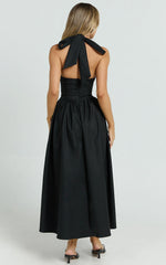 Vestido Midi Helda - Vestido com Painel de Corset e Amarração Halter no Pescoço em Preto