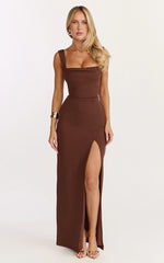 Vestido Longo Donna - Vestido Coluna com Gola Drapeada e Fenda Alta em Chocolate