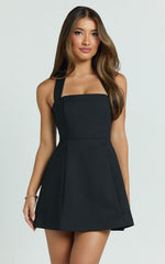 Minivestido Dante - Vestido com Saia Tulipa e Decote Halter Preto