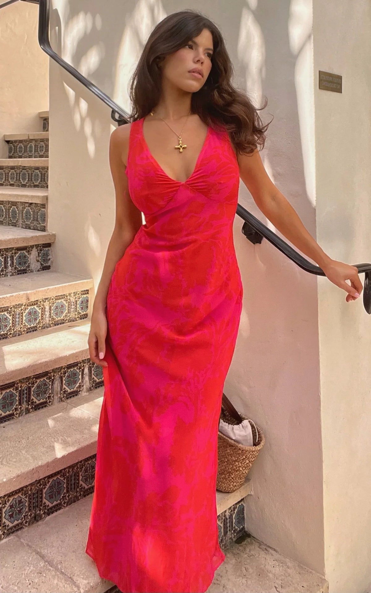 Vestido Midi Jodie - Vestido Chemise com Decote V em Estampa Floral Rosa