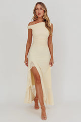 Vestido Longo Moonlit Magic com Decote Assimétrico Amarelo Claro