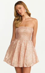 Minivestido Hana - Vestido de lentejuelas palabra de honor de corte entallado y con vuelo en oro rosado