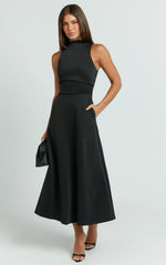 Vestido Midi Macy - Vestido Acampanado de Cuello Alto en Negro