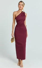 Vestido midi Karlie - Vestido ajustado de un hombro en color vino