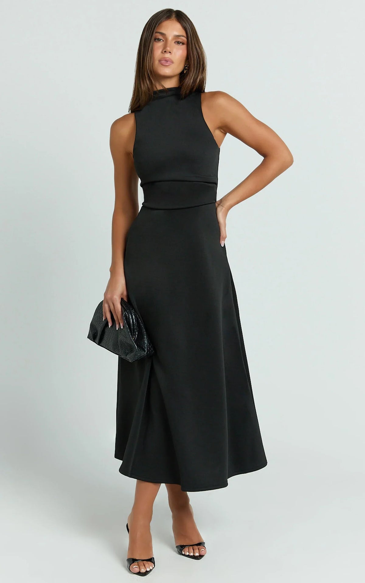 Vestido Midi Macy - Vestido Acampanado de Cuello Alto en Negro